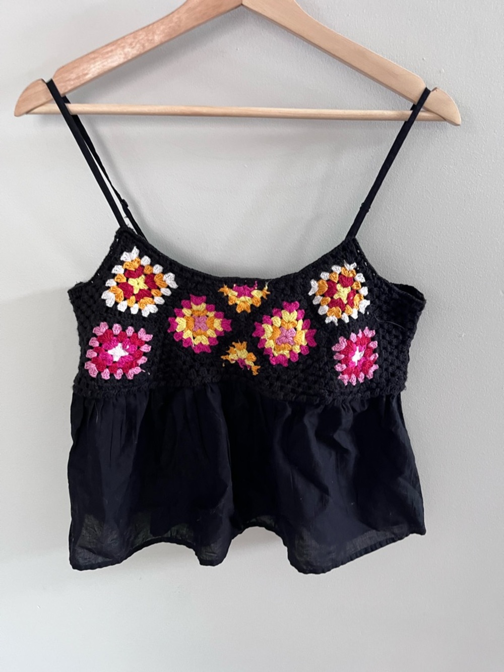 Dizzy Lizzy Crochet Floral Granny Square Camisole‎ Top Black Large NWT